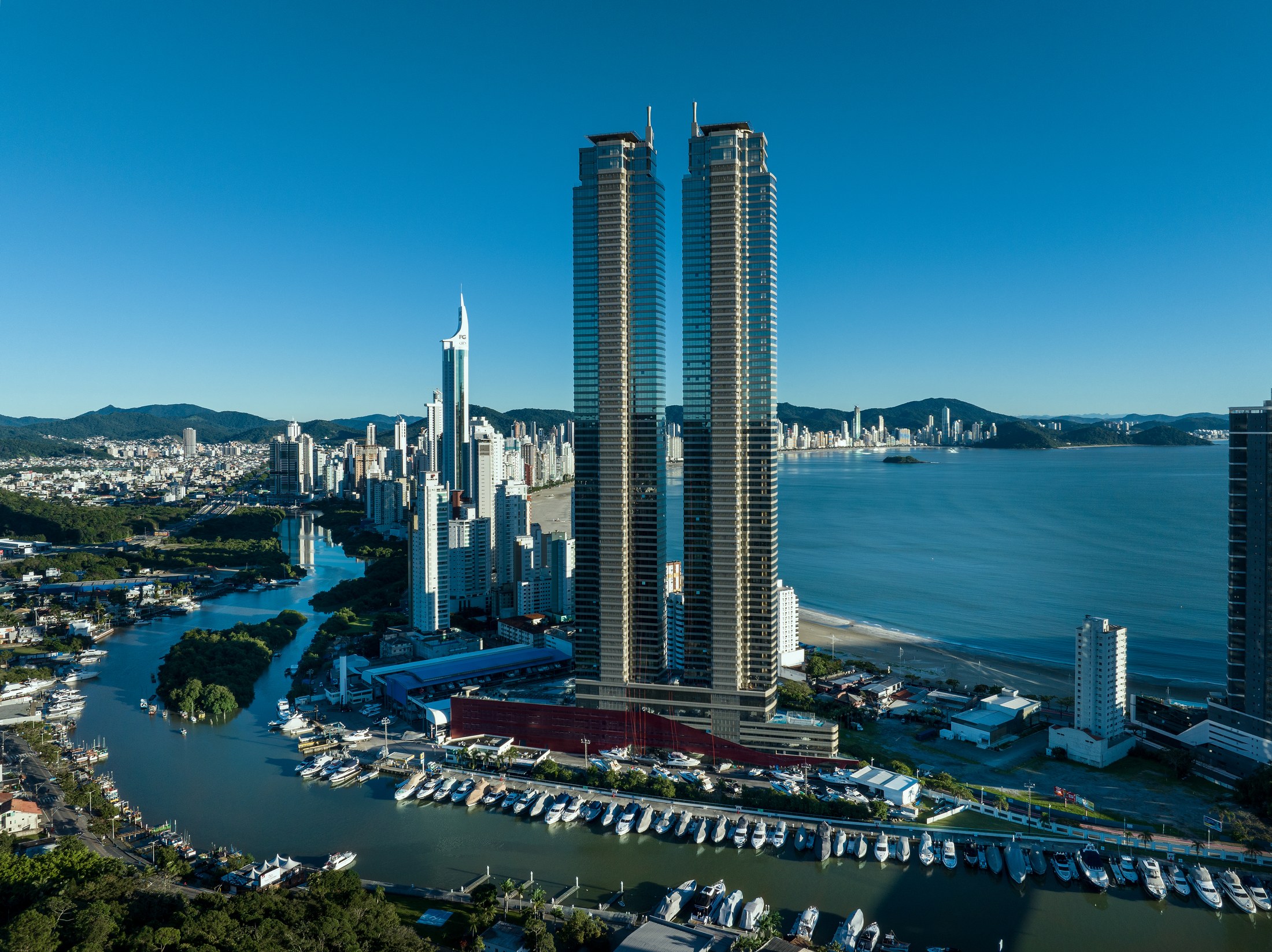 Yachthouse by Pininfarina twin towers in Balneário Camboriú